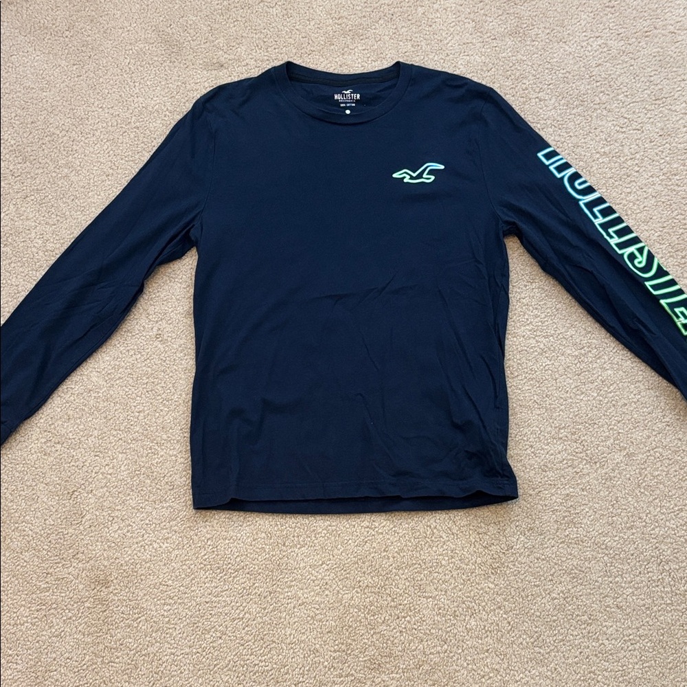 Hollister Men's Dark Blue Long Sleeve Tee with Graphic